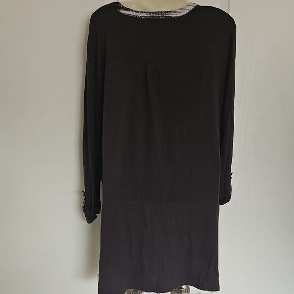 Elegant Black and Cream Blouse - Picture 4 of 16